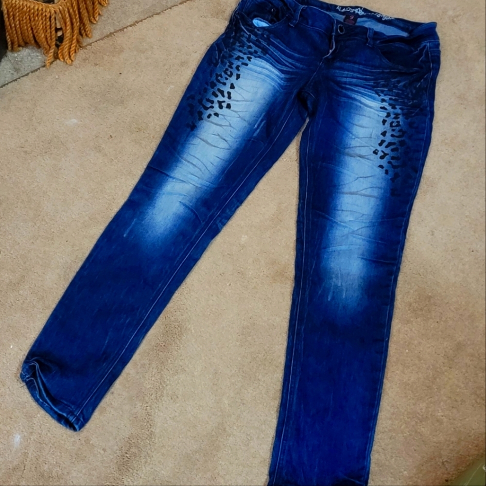 Almost famous Jeans w Cheetah Print sz 9